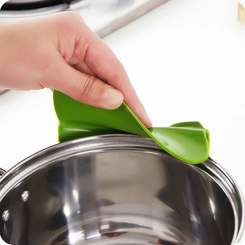 Creative Silicone Liquid Funnel | Anti-Spill Pour Spout for Kitchen - Chamberland Homes